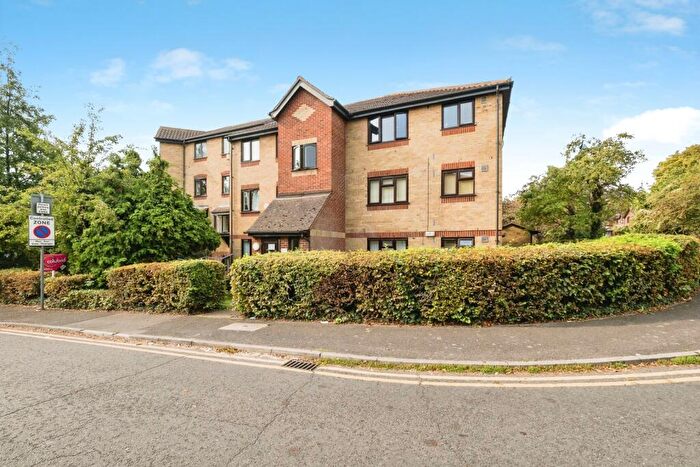 1 Bedroom Flat For Sale In Linnet Way, Purfleet-on-Thames, Essex, RM19