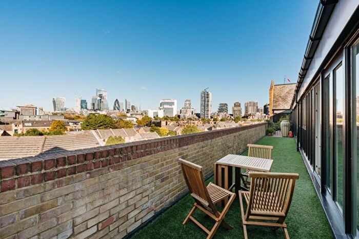 3 Bedroom Apartment For Sale In Knighten Street, London, E1W
