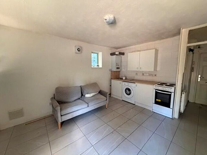 Apartment To Rent In Farley Lodge, Luton, Beds, LU1