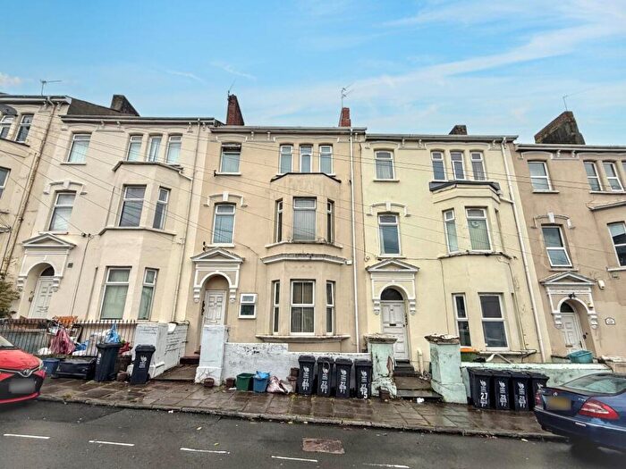 5 Bedroom Flat For Sale In Clytha Square, Newport, Gwent, NP20