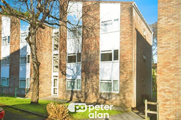 2 Bedroom Apartment For Sale In Woodside Court, Llanishen, Cardiff, CF14