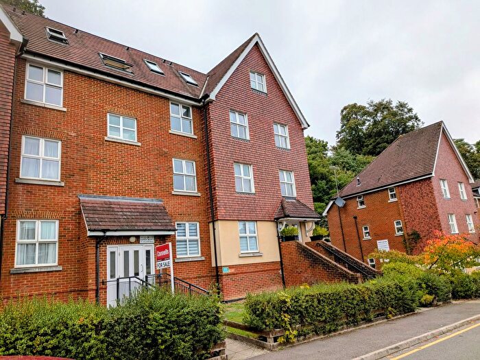 2 Bedroom Flat To Rent In Garlands Road, Redhill, RH1