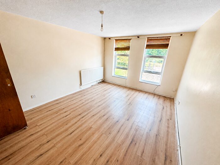 3 Bedroom End Of Terrace House To Rent In Sanford Walk, N16