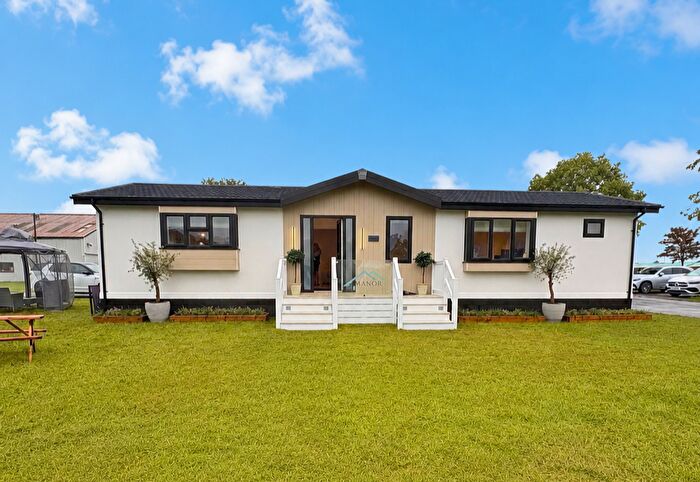 2 Bedroom Mobile/park Home For Sale In Shepherds Grove Park, Stanton, IP31