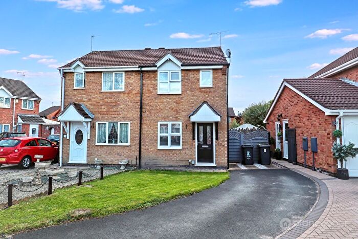 2 Bedroom Semi-Detached House For Sale In Girtin Close, Bedworth, CV12