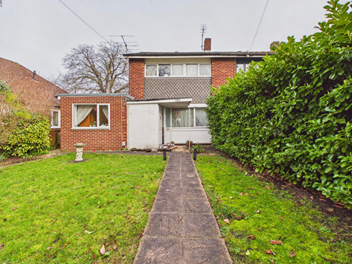 4 Bedroom Semi-Detached House To Rent In Loddon Bridge Road Woodley, RG5