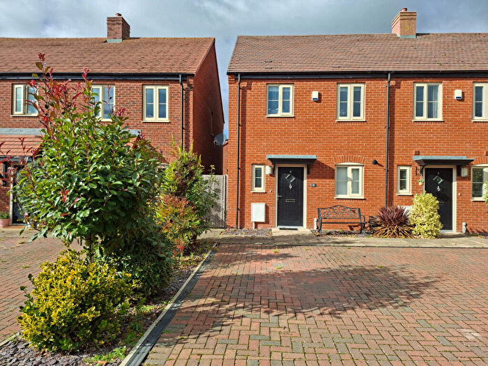 3 Bedroom Semi-Detached House For Sale In Gardeners Way, Southam, CV47