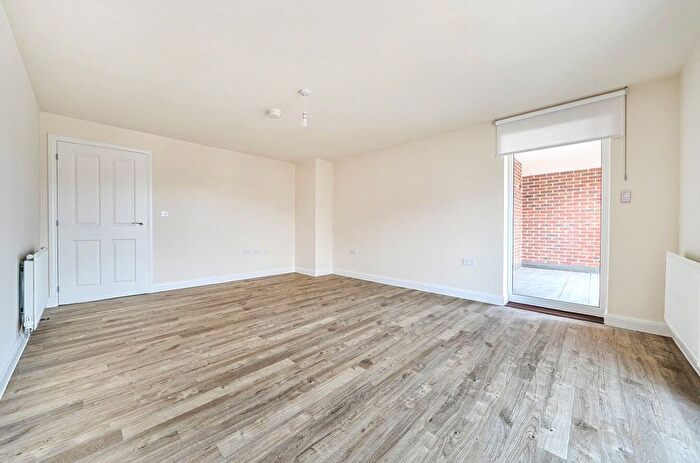 2 Bedroom Flat To Rent In Jenyns Drive, Cambridge, Cambridgeshire, CB3