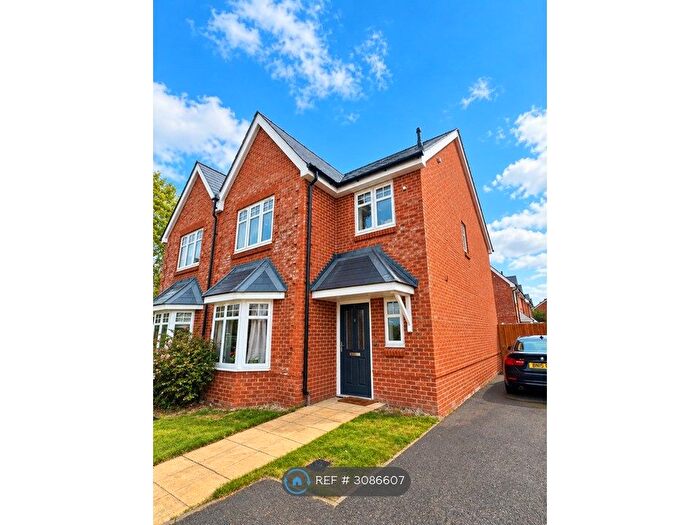 3 Bedroom Semi-Detached House To Rent In Simonds Grove, Reading, RG7