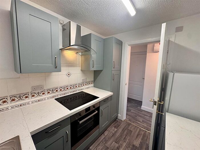 2 Bedroom Flat To Rent In Barbican Road, York, YO10