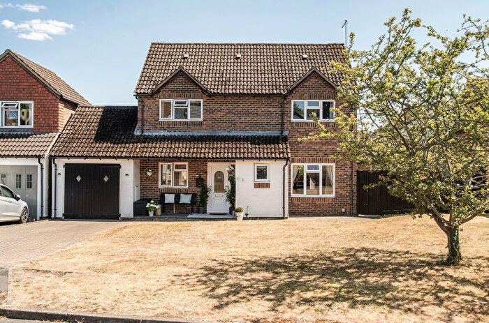 4 Bedroom Detached House For Sale In Vindomis Close, Holybourne, Alton, Hampshire, GU34