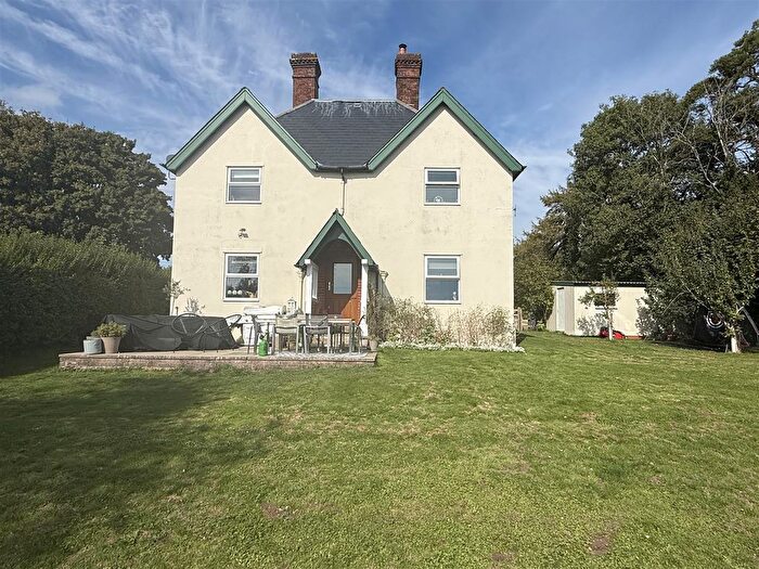 4 Bedroom Detached House To Rent In Willesley Warren, Overton, Basingstoke, RG25