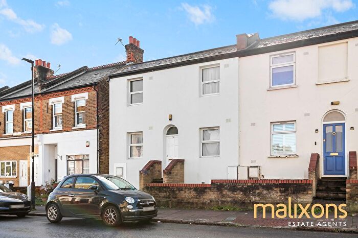 3 Bedroom Semi-Detached House For Sale In Chapel Road, London, SE27