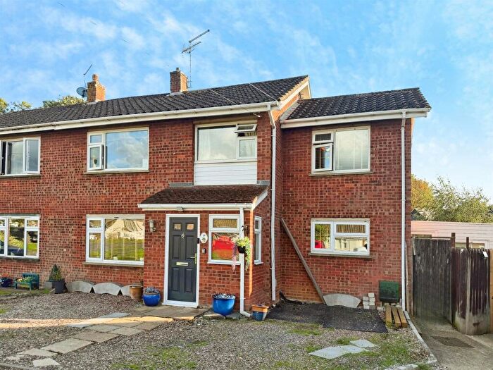 4 Bedroom Semi-Detached House For Sale In Royce Road, Alwalton, Peterborough, PE7