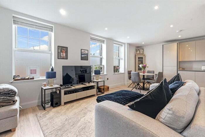 1 Bedroom Apartment For Sale In Sunninghill, Berks, SL5