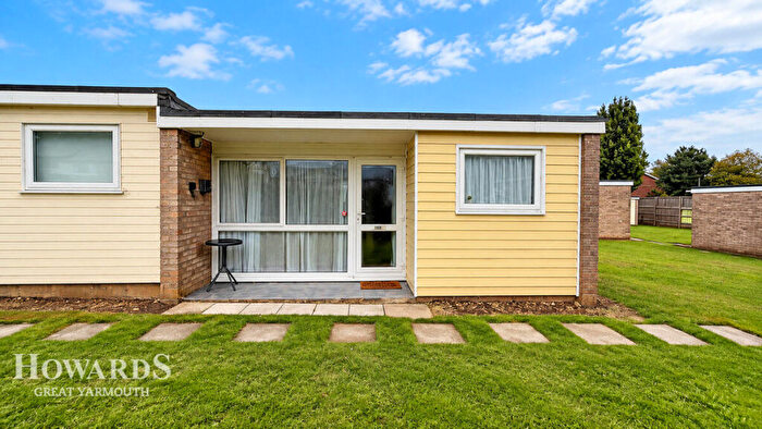2 Bedroom Chalet For Sale In Bermuda Holiday Park, Hemsby, NR29