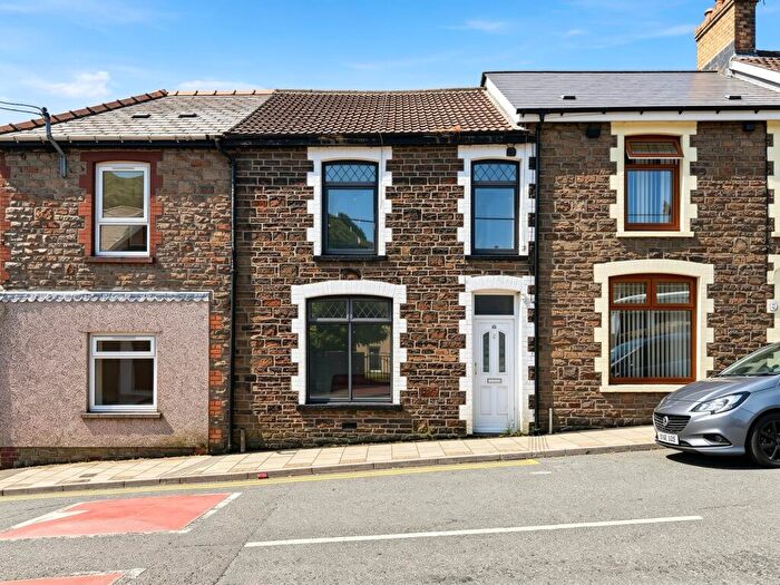 4 Bedroom End Of Terrace House For Sale In School Street, Elliots Town, NP24