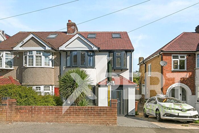 5 Bedroom Semi-Detached House For Sale In The Heights, Northolt, UB5