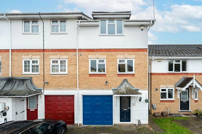 3 Bedroom Semi-Detached House For Sale In Nash Close, Sutton, SM1