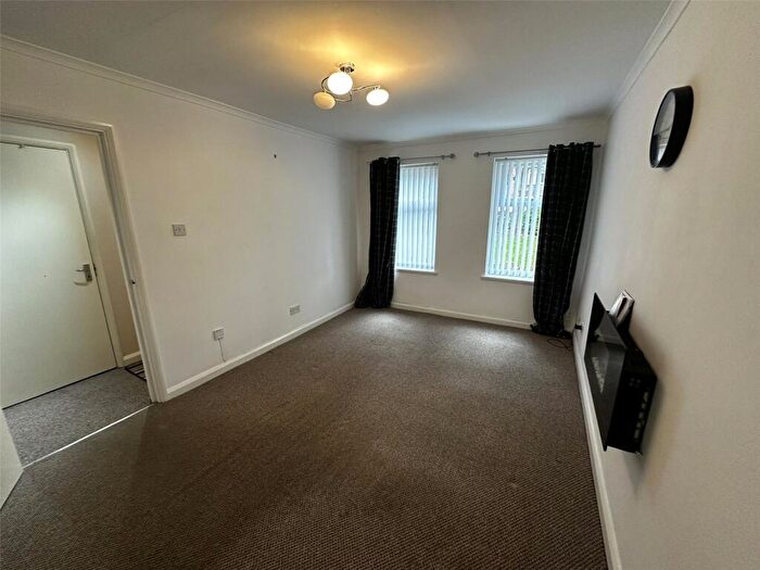 1 Bedroom Flat To Rent In Brentwood, Oakfield, Sale, Greater Manchester, M33