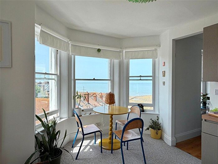1 Bedroom Flat For Sale In Royal Crescent, Margate, Kent, CT9