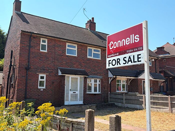 3 Bedroom Semi-Detached House For Sale In Crossgate Road, Dudley, DY2
