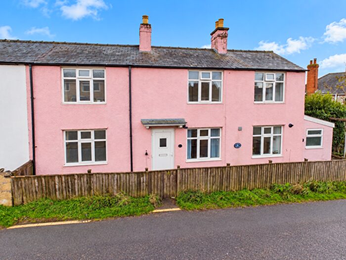 3 Bedroom Semi-Detached House For Sale In Highview Road, Cinderford, GL14