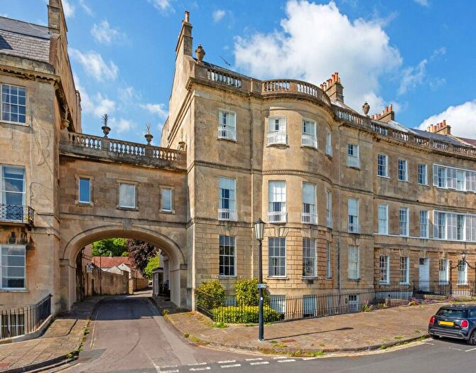 3 Bedroom Apartment For Sale In Lansdown Crescent, Bath, BA1