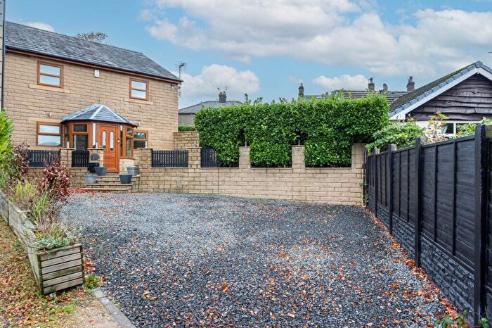 4 Bedroom Semi-Detached House To Rent In Burnley Road, Rossendale, BB4