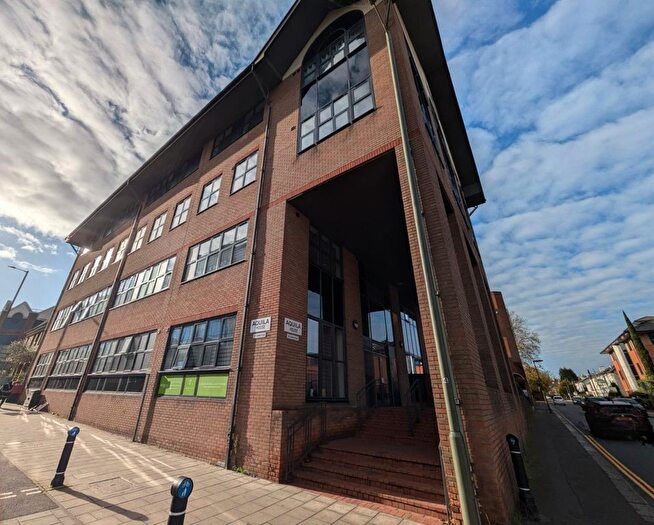 3 Bedroom Flat To Rent In London Road, Redhill, RH1