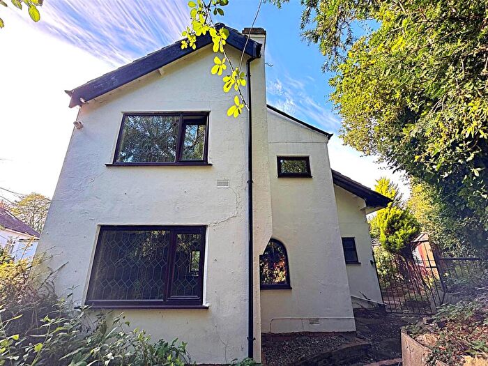 2 Bedroom Detached House For Sale In Louth Road, Holton-Le-Clay, Grimsby, N.E. Lincs, DN36