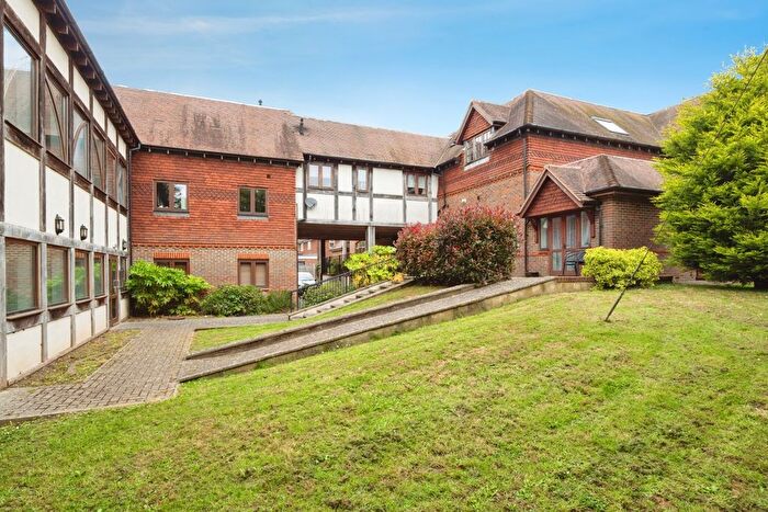 2 Bedroom Flat For Sale In London Road, Hurst Green, Etchingham, East Sussex, TN19