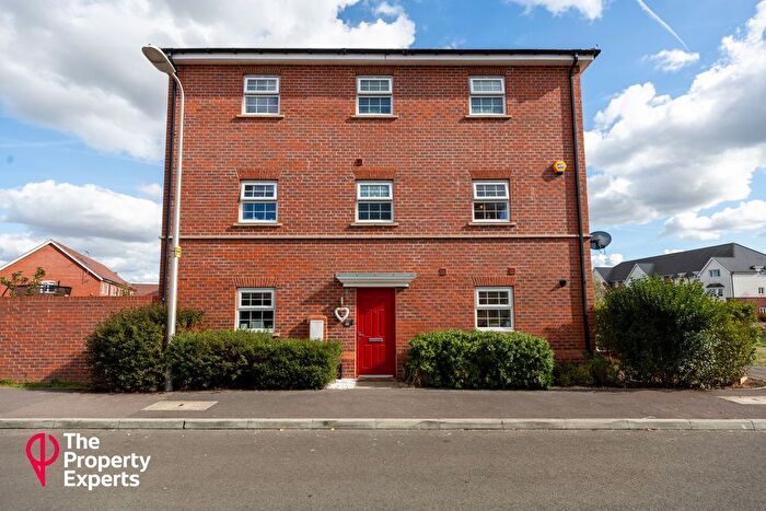 4 Bedroom Semi-Detached House For Sale In Forest Road, Reading, RG5