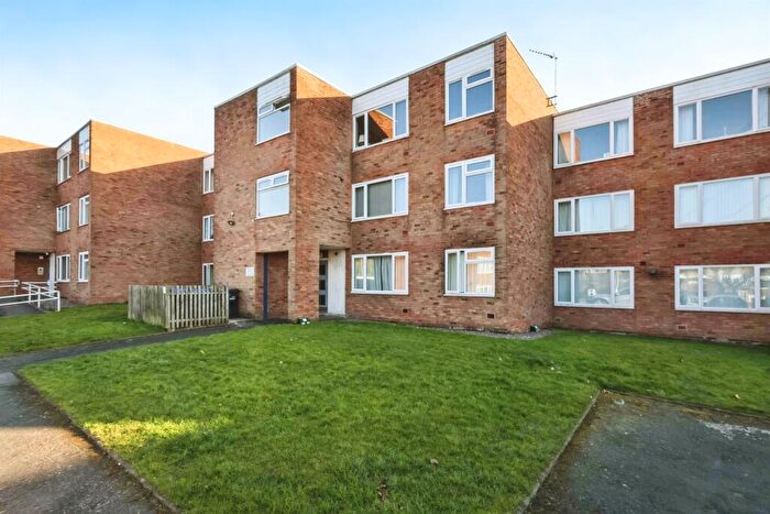 2 Bedroom Apartment For Sale In Binswood Road, Halesowen, B62