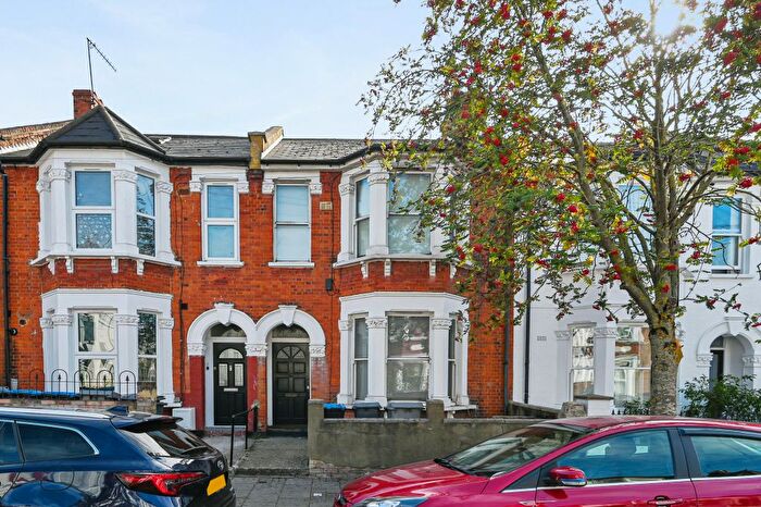 2 Bedroom Flat To Rent In Howard Road, London, NW2