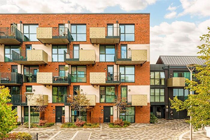 2 Bedroom Flat For Sale In Danson Mews, Elephant & Castle, SE17