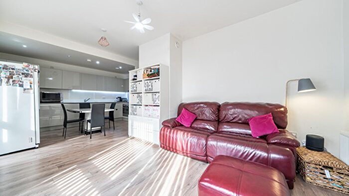 1 Bedroom Flat For Sale In Beckett Court, Mast Street, Barking, IG11