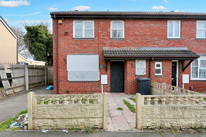 4 Bedroom Semi-Detached House For Sale In Bunkers Hill Lane, Bilston, WV14