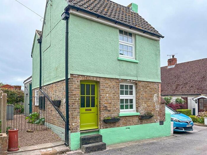 2 Bedroom Detached House For Sale In The Street, Finglesham, CT14