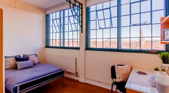 1 Bedroom Flat To Rent In Russell Street, Nottingham, NG7
