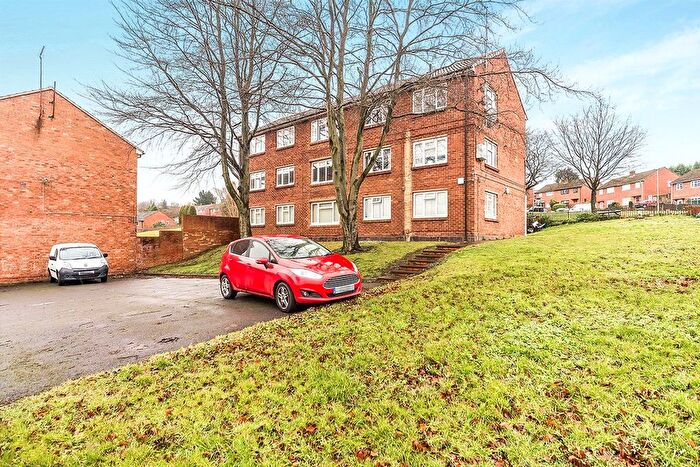 3 Bedroom Flat To Rent In Central Drive, Dudley, West Midlands, DY3