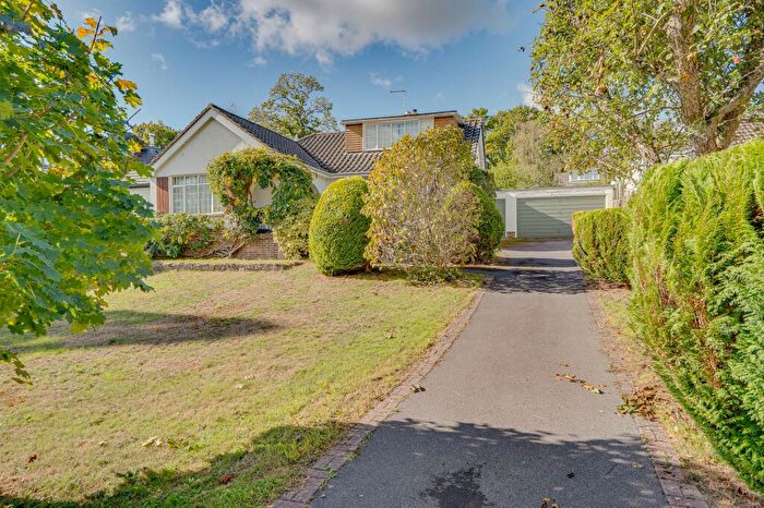 4 Bedroom Bungalow For Sale In Hocombe Drive, Hiltingbury, SO53
