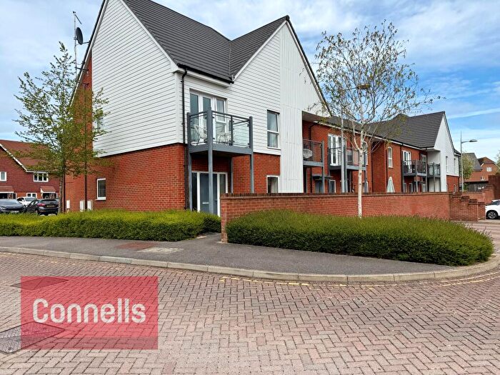 2 Bedroom Apartment To Rent In Turnpike Lane, RH12