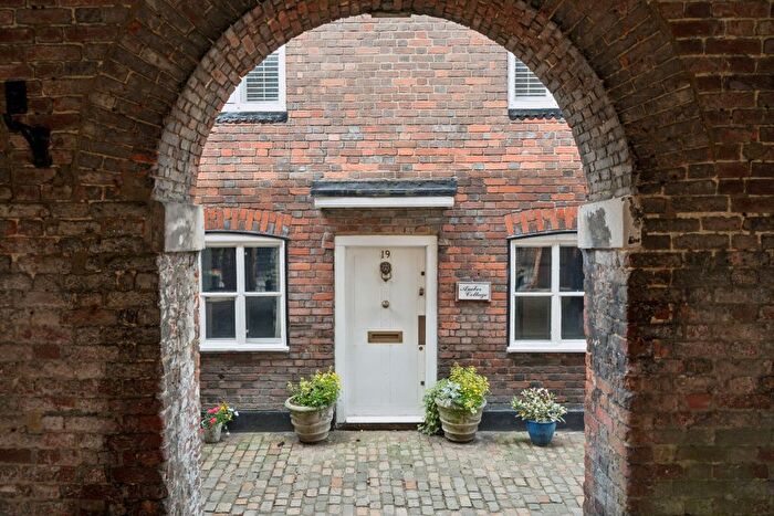 2 Bedroom Cottage For Sale In Market Square, Old Amersham, HP7
