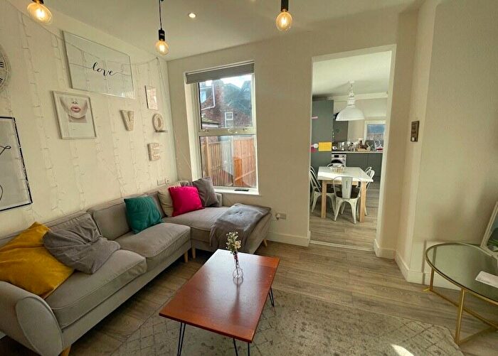 6 Bedroom Semi-Detached House To Rent In Teversal Avenue, Lenton, Nottingham, NG7