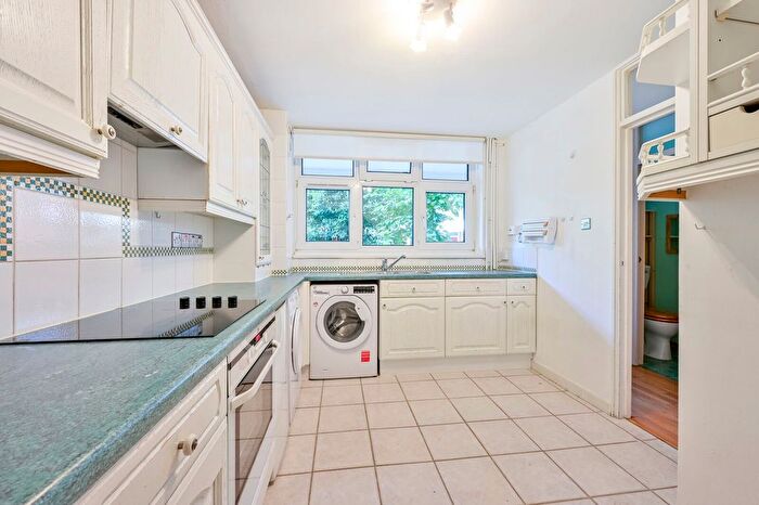 3 Bedroom Flat To Rent In Woking Close, Putney, London, SW15