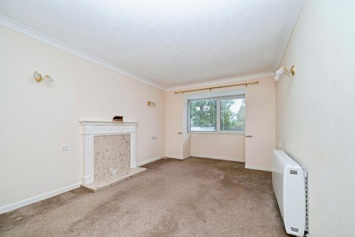 1 Bedroom Flat For Sale In Sefton Court, Dawlish, EX7