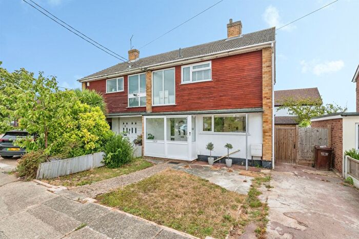 3 Bedroom Semi-Detached House For Sale In Sydney Road, Benfleet, SS7