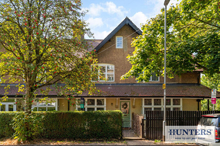 4 Bedroom Character Property To Rent In Rufford Avenue, Yeadon, Leeds, LS19