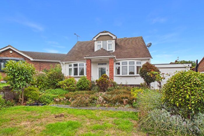 2 Bedroom Bungalow For Sale In Barn End Drive, Wilmington, Kent, DA2